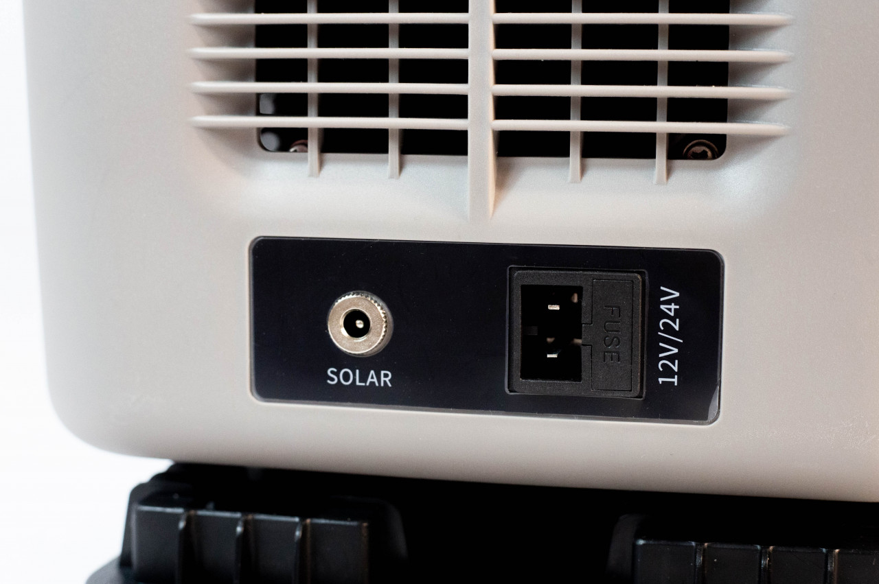 nevera-portatil-tipo-sillon-con-compresor-smart-cooler-15l1363.jpg